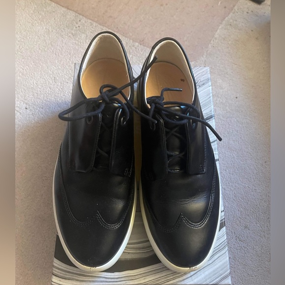 Good condition Ecco shoes - barely wear size 7 US - Picture 2 of 4